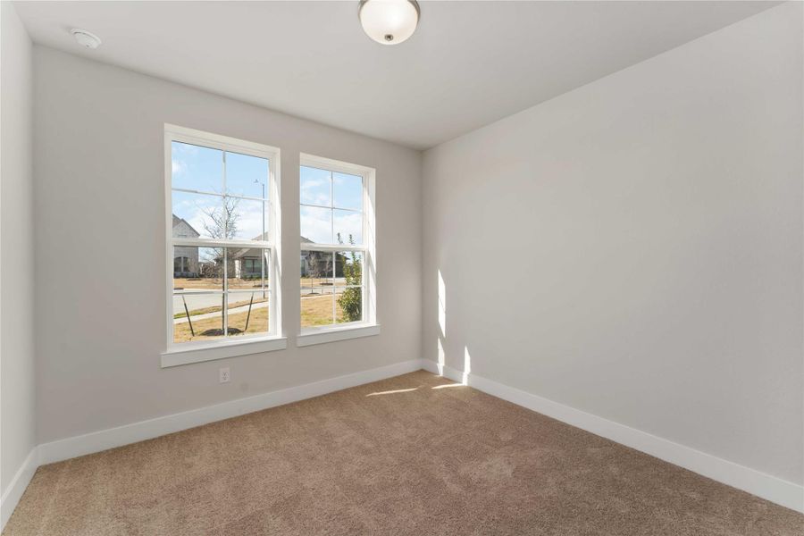 Spacious, unfurnished interior of a new home in Valencia, Manvel (Image 36).