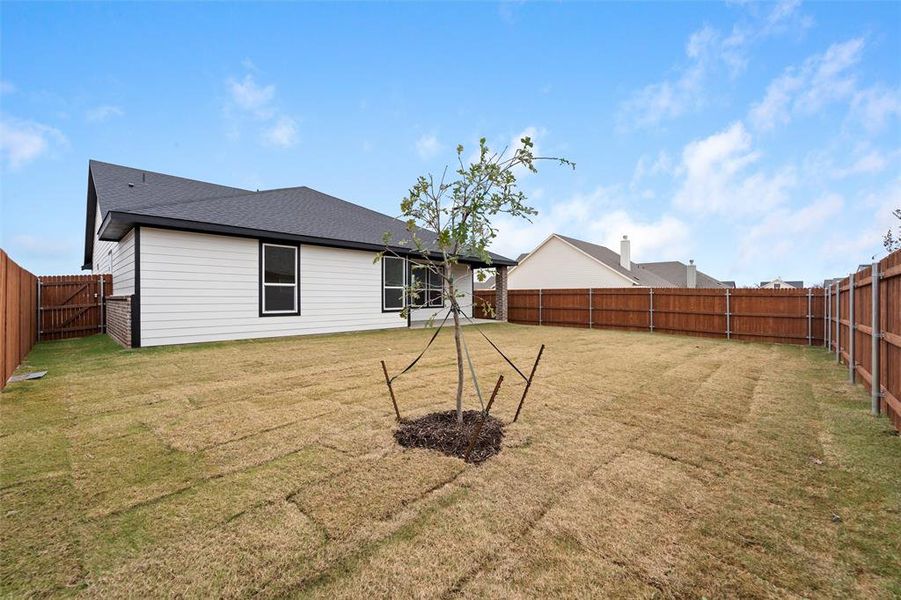 Exterior details and patio area of a home in Covenant Park, Springtown (Image 23).