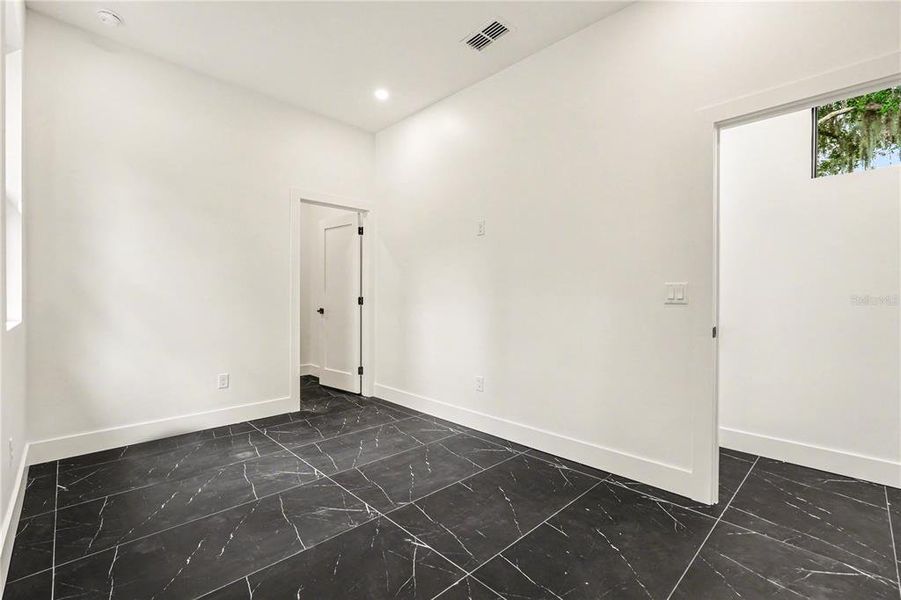 Spacious, unfurnished interior of a new home in , Seffner (Image 31).