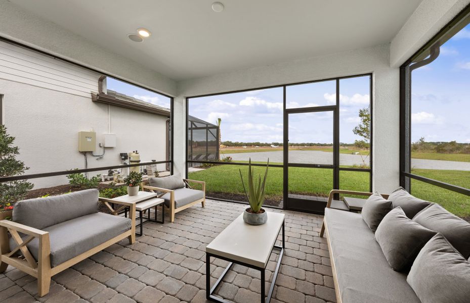 Spacious covered lanai