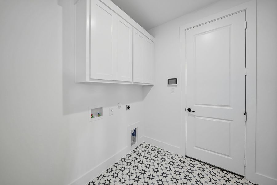Spacious, unfurnished interior of a new home in Estates at Rockhill, Frisco (Image 26). Spacious, unfurnished interior of a new home in Estates at Rockhill, Frisco (Image 26).