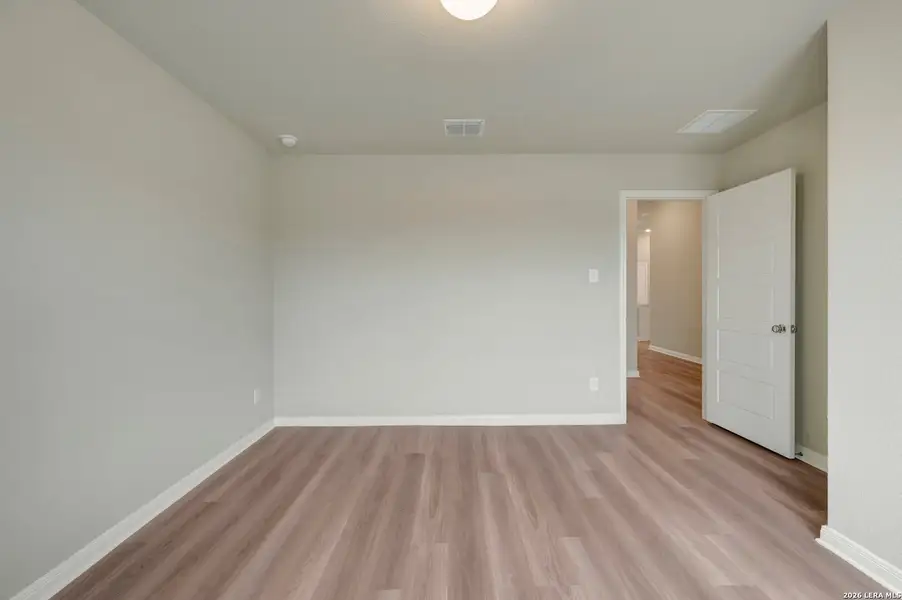 Spacious, unfurnished interior of a new home in Hickory Ridge Estates, Elmendorf (Image 26).