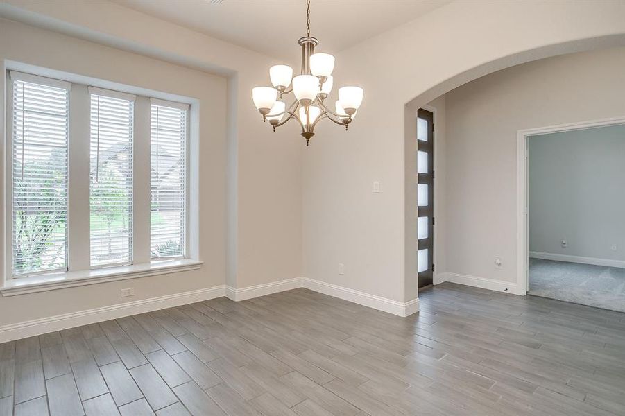 Spacious, unfurnished interior of a new home in Oak Hills, Burleson (Image 32).