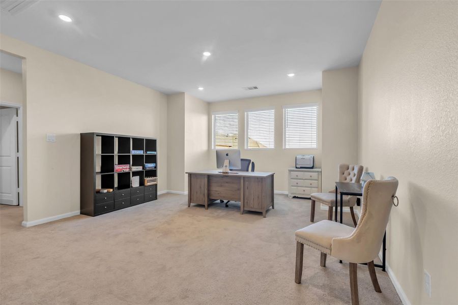 Furnished interior view inside a new home in , Baytown (Image 25).