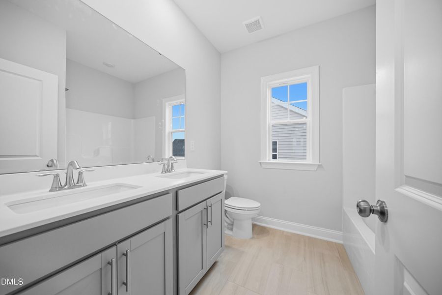 SUN_Everlee_Pic_TryonIII_QMI_217_Bath2_1