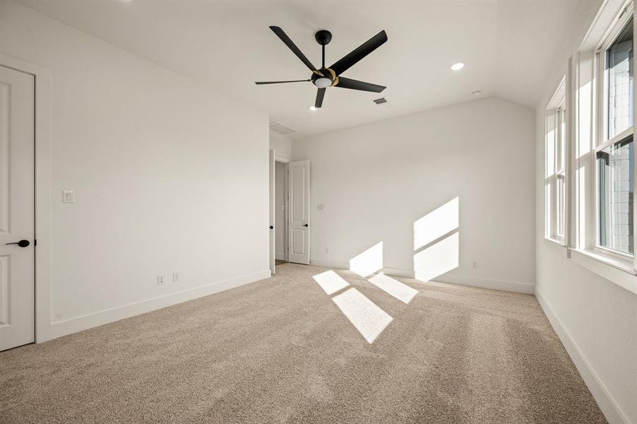 Spacious, unfurnished interior of a new home in NorthGlen, Haslet (Image 32).