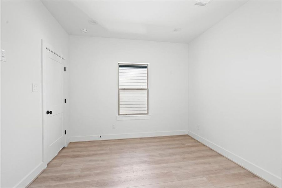 Airy second bedroom with an ensuite bathroom.