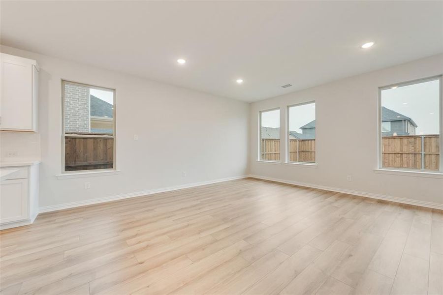 Spacious, unfurnished interior of a new home in Spiritas Ranch, Little Elm (Image 25).