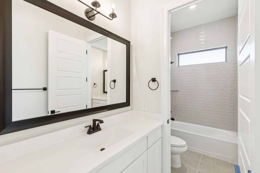 Furnished interior view inside a new home in Lakeway Estates, Waxahachie (Image 12). Furnished interior view inside a new home in Lakeway Estates, Waxahachie (Image 12).