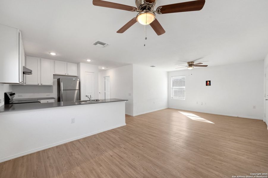 Spacious, unfurnished interior of a new home in , San Antonio (Image 15).