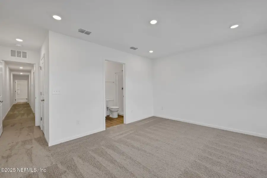 Spacious, unfurnished interior of a new home in , Jacksonville (Image 35).