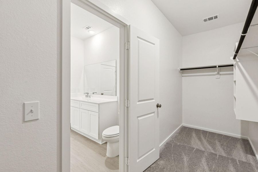 Furnished interior view inside a new home in River Ranch, Dayton (Image 10).