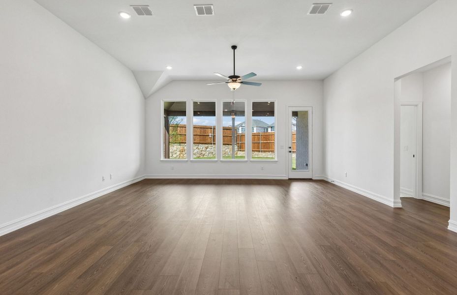 Representative unfurnished interior of a home built from the Azle by Pulte Homes in Wilson Creek Meadows, Celina (Image 32).