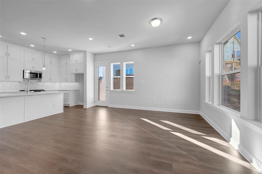Spacious, unfurnished interior of a new home in Painted Tree Woodland West – Cottages, McKinney (Image 15).