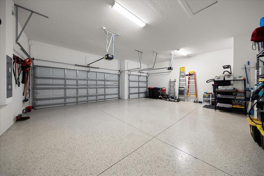 Spacious, unfurnished interior of a new home in Del Webb Stone Creek, Ocala (Image 21).