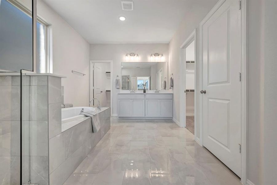 Furnished interior view inside a new home in Sagebrook, Argyle (Image 17).
