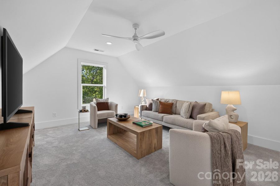 Bonus, bedroom, flex, or office on 3rd floor
