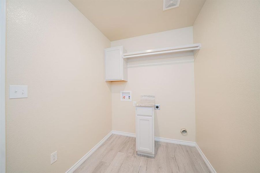 Spacious, unfurnished interior of a new home in , Mount Vernon (Image 25).