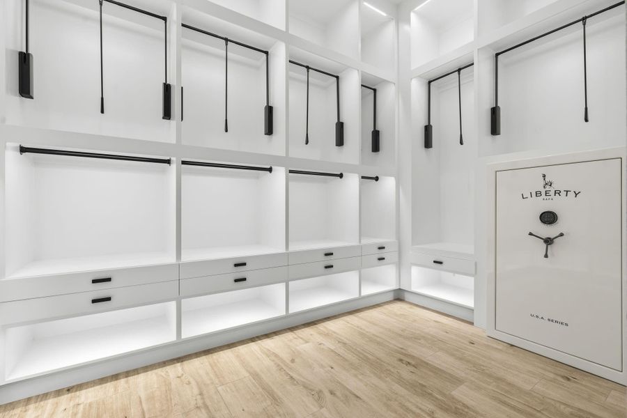 Spacious, unfurnished interior of a new home in , Tomball (Image 23).