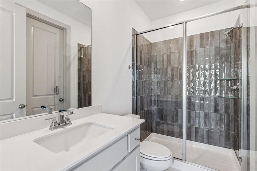 Friends and family will feel right at home in any of the beautifully finished guest baths in our Percy plan. Friends and family will feel right at home in any of the beautifully finished guest baths in our Percy plan.