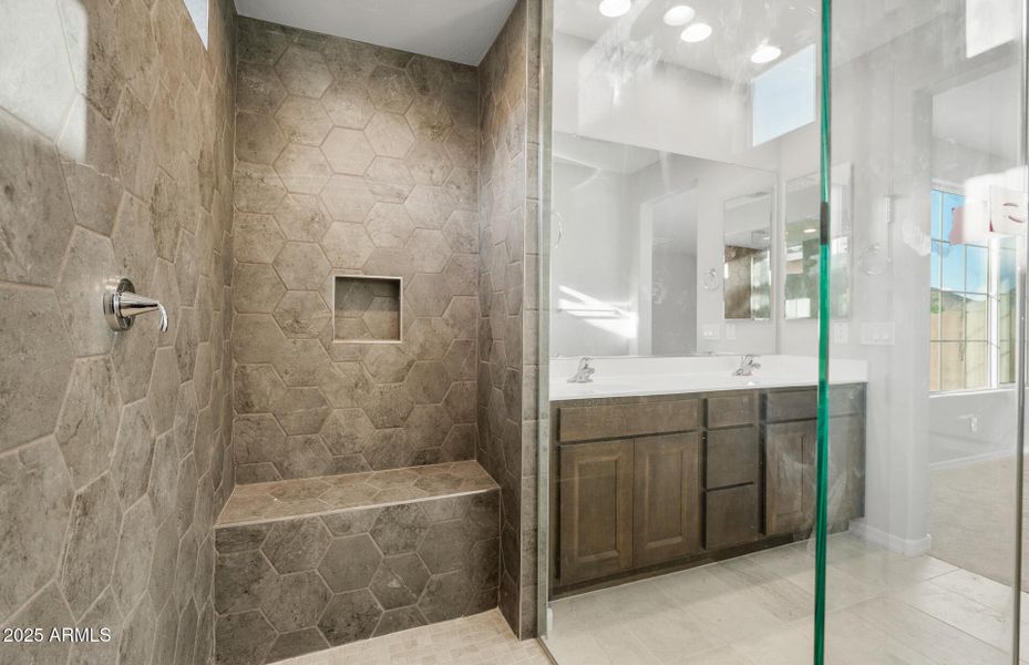 Owner's Bathroom Owner's Bathroom