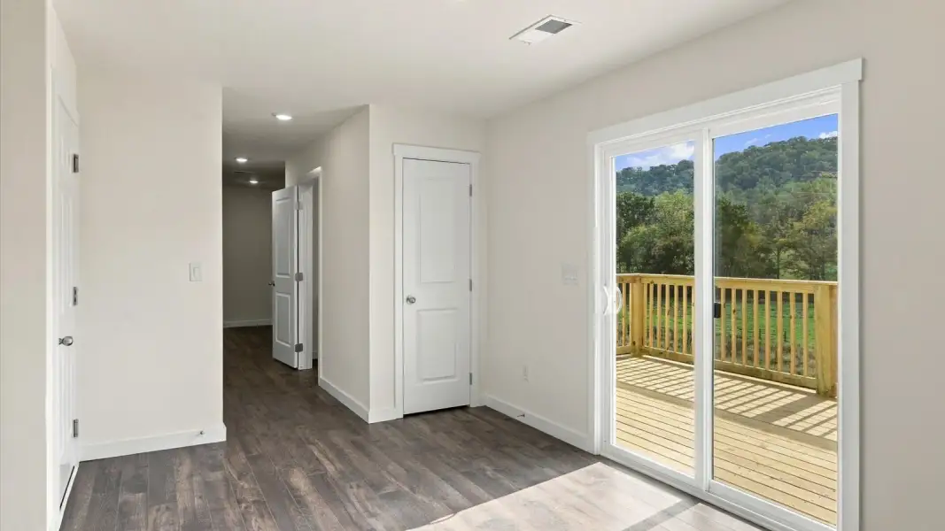 Representative unfurnished interior of a home built from the Glendale by D.R. Horton in Belhaven, Knoxville (Image 22).
