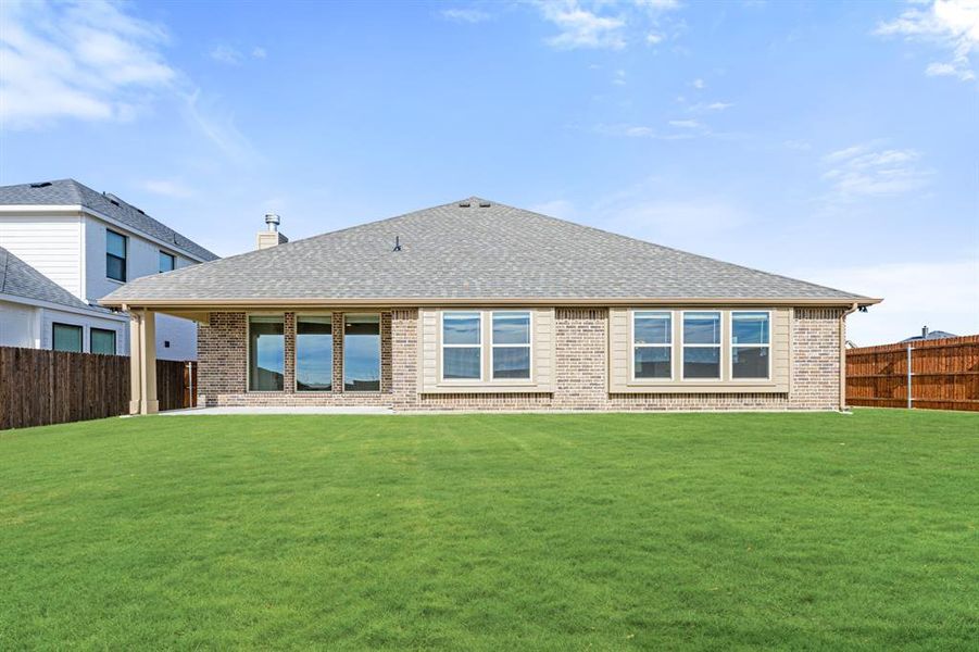 Exterior details and patio area of a home in Villages of Walnut Grove, Midlothian (Image 29).