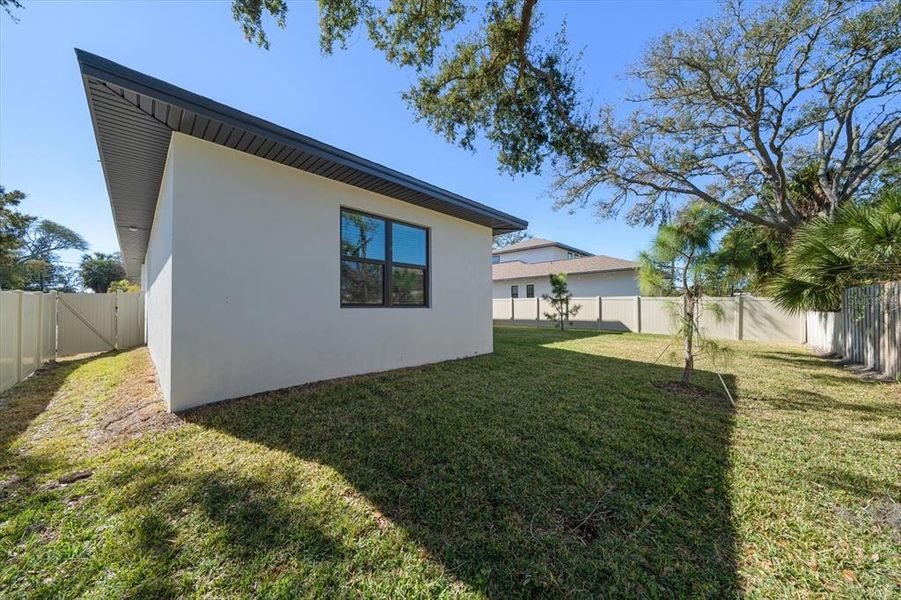 Exterior details and patio area of a home in , Largo (Image 39).