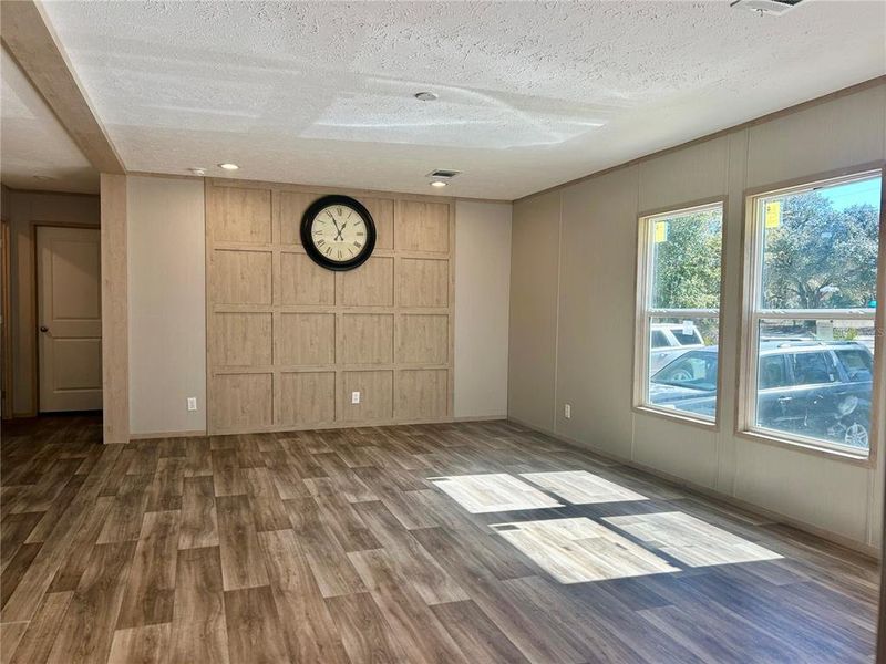 Spacious, unfurnished interior of a new home in , Bronson (Image 8).