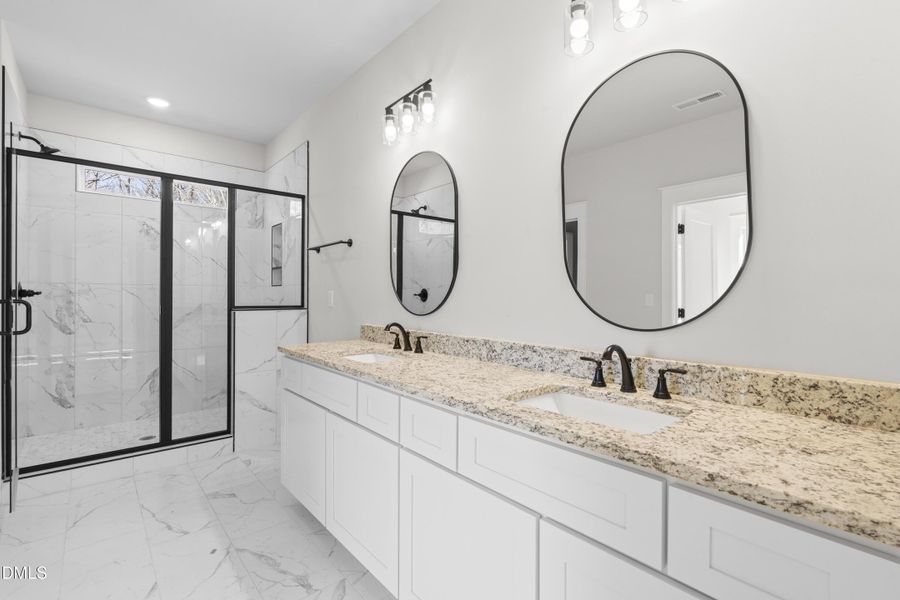 Owners Bathroom - Vanity - DSC04803