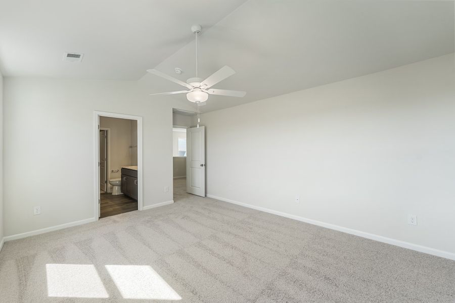 Spacious, unfurnished interior of a new home in Mayfair Village, Spartanburg (Image 20).