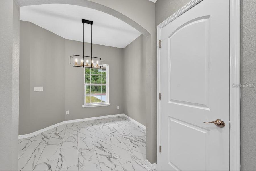 Spacious, unfurnished interior of a new home in , Ocklawaha (Image 28).