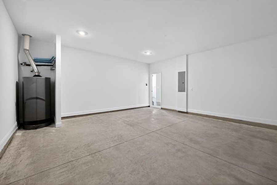 Spacious, unfurnished interior of a new home in Auburn Glen, Dacula (Image 27). Spacious, unfurnished interior of a new home in Auburn Glen, Dacula (Image 27).