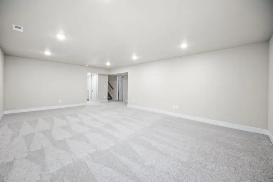 Spacious, unfurnished interior of a new home in The Glen, Colorado Springs (Image 28).