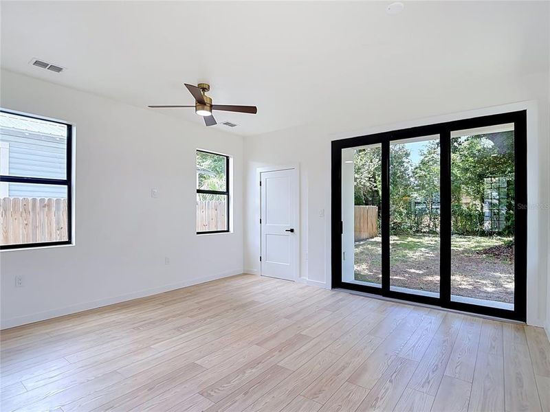 Spacious, unfurnished interior of a new home in , Tampa (Image 19).