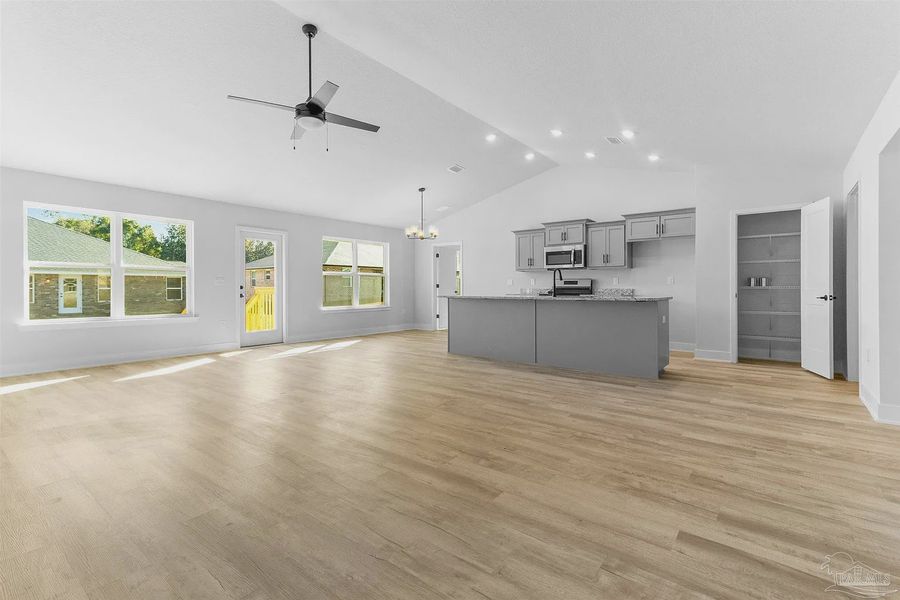 Spacious, unfurnished interior of a new home in Pecan Valley, Pensacola (Image 12).