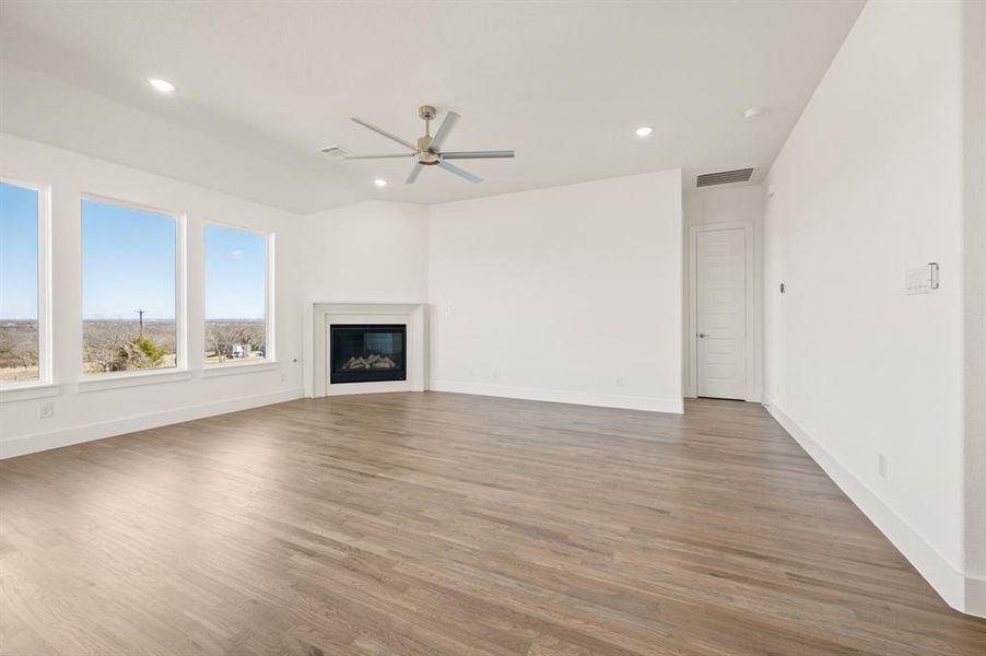 Spacious, unfurnished interior of a new home in Rocky Top Ranch, Reno (Image 18).