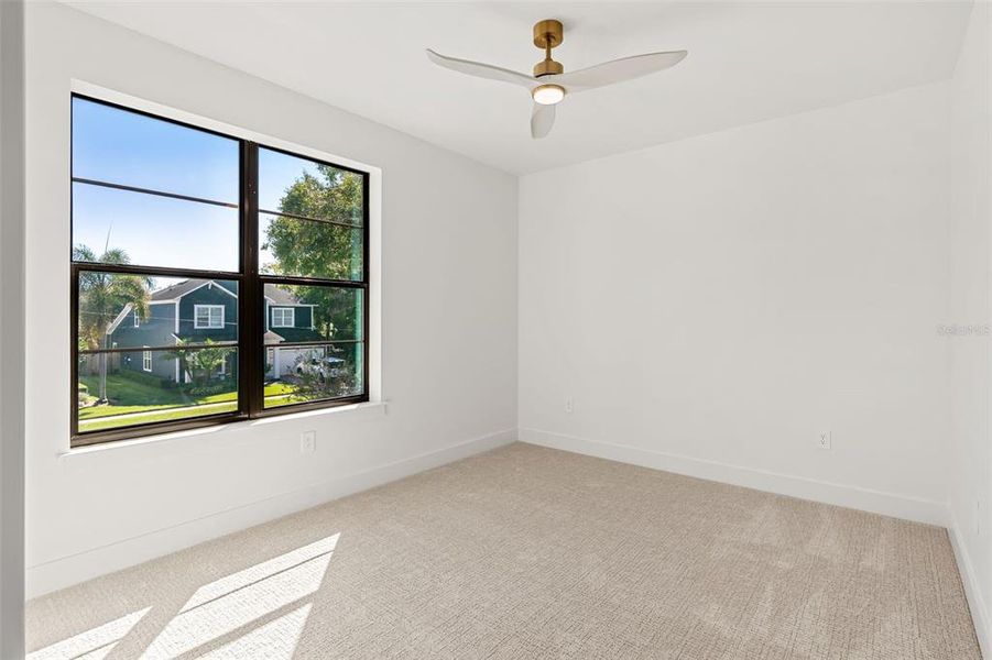 Spacious, unfurnished interior of a new home in , Orlando (Image 25).