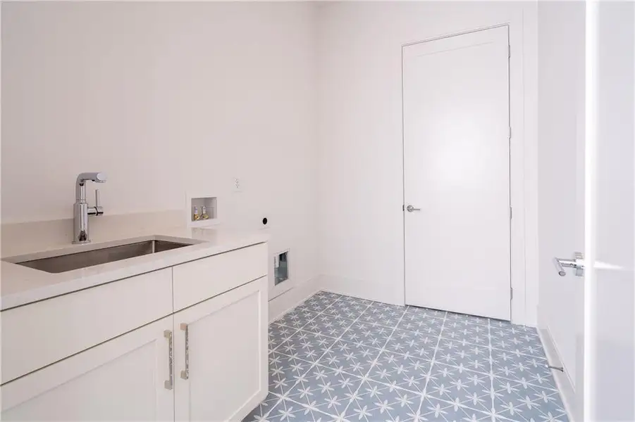 Furnished interior view inside a new home in 1200 Ponce, Atlanta (Image 7).