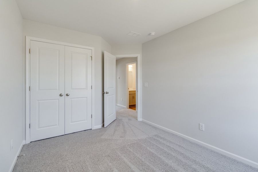 Spacious, unfurnished interior of a new home in Astoria, Columbia (Image 25).