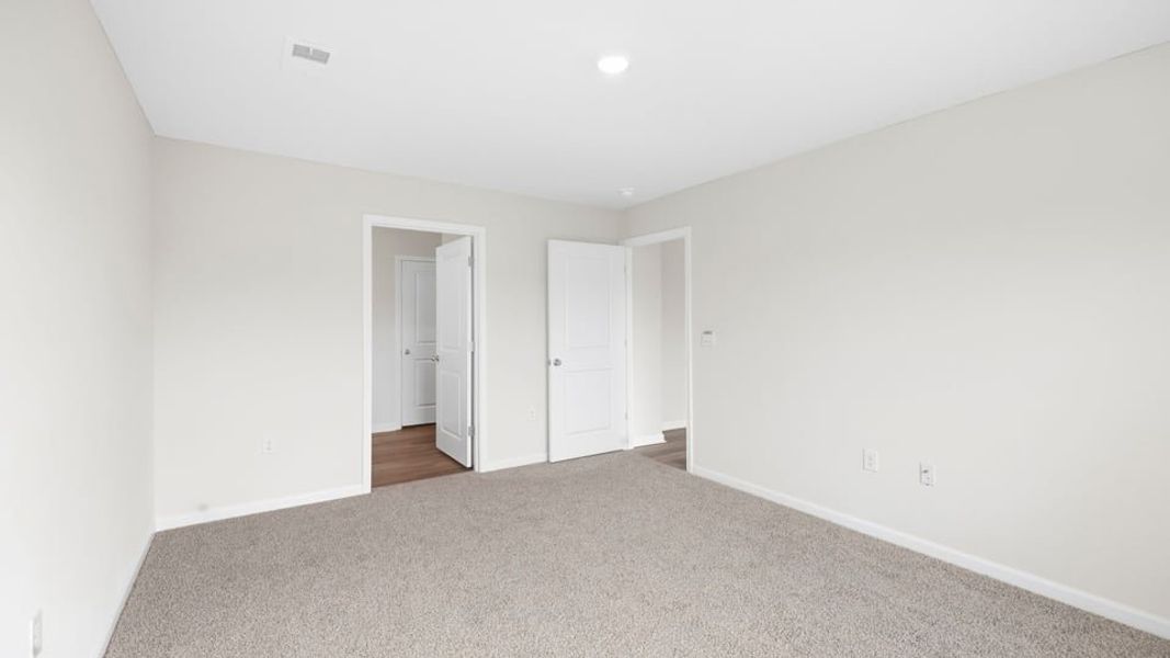 Spacious, unfurnished interior of a new home in Lakestone, Woodruff (Image 32).