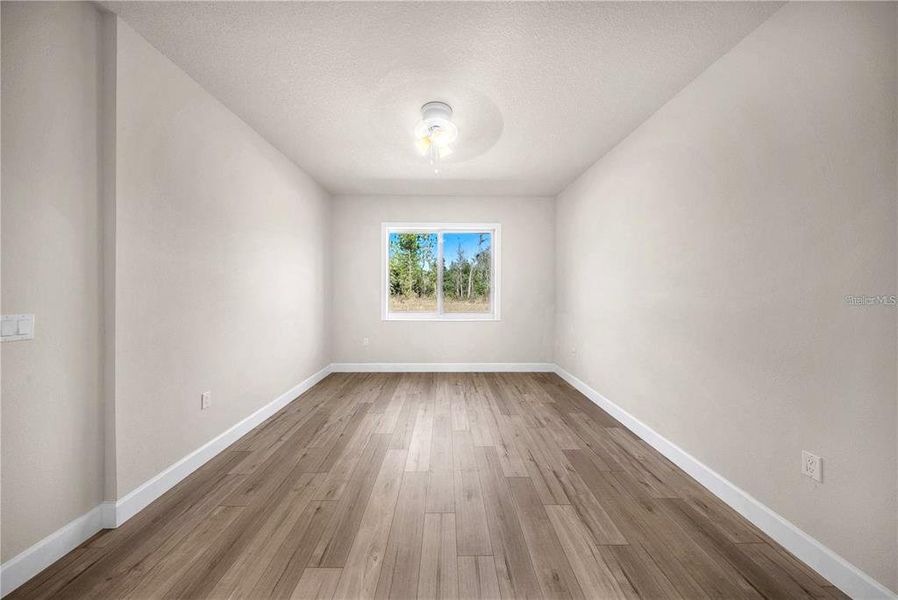 Spacious, unfurnished interior of a new home in , Ocala (Image 24).