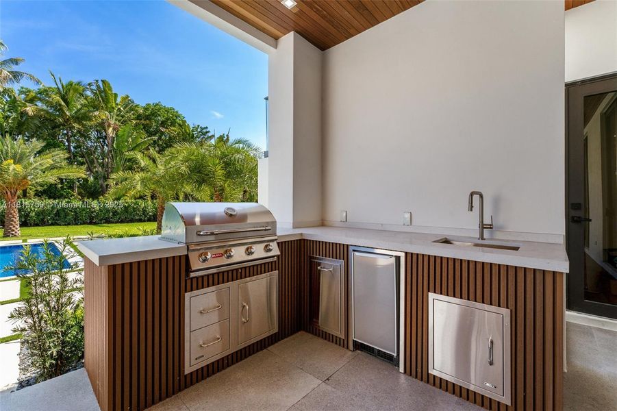 Exterior details and patio area of a home in , Pinecrest (Image 33).