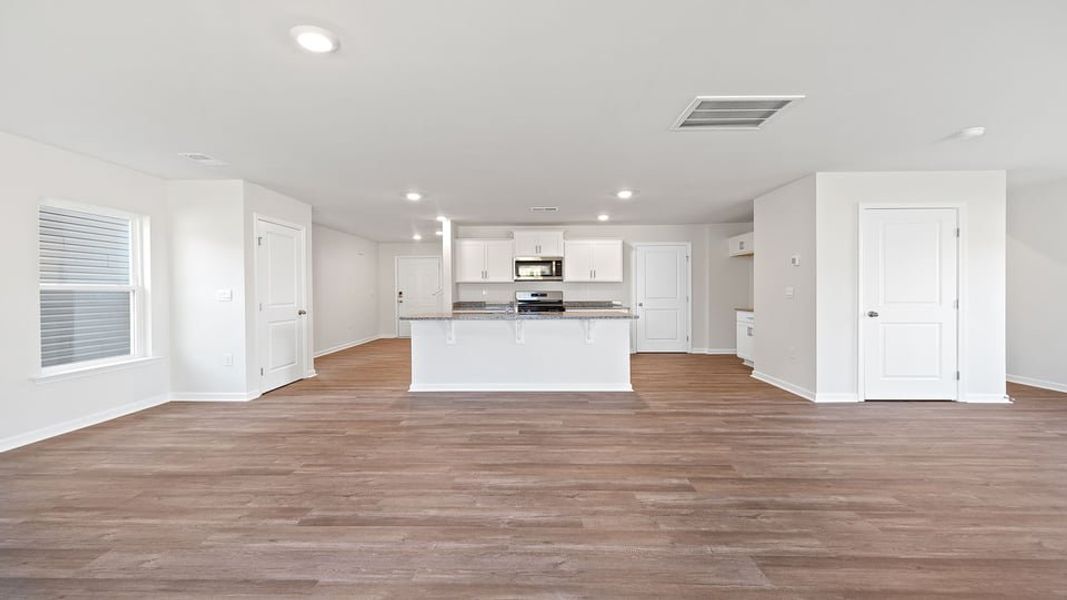 Spacious, unfurnished interior of a new home in Baxter Village, Boiling Springs (Image 17).