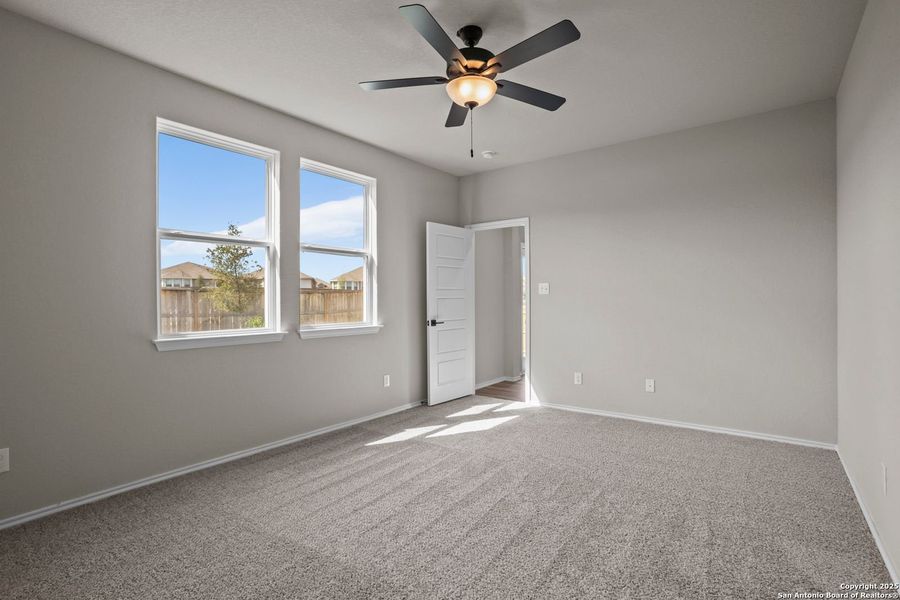 Spacious, unfurnished interior of a new home in Comanche Ridge, San Antonio (Image 31).