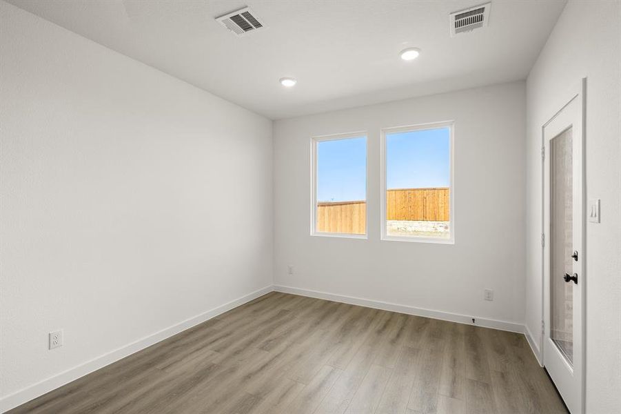 14_657 Tyronza- DIning-1