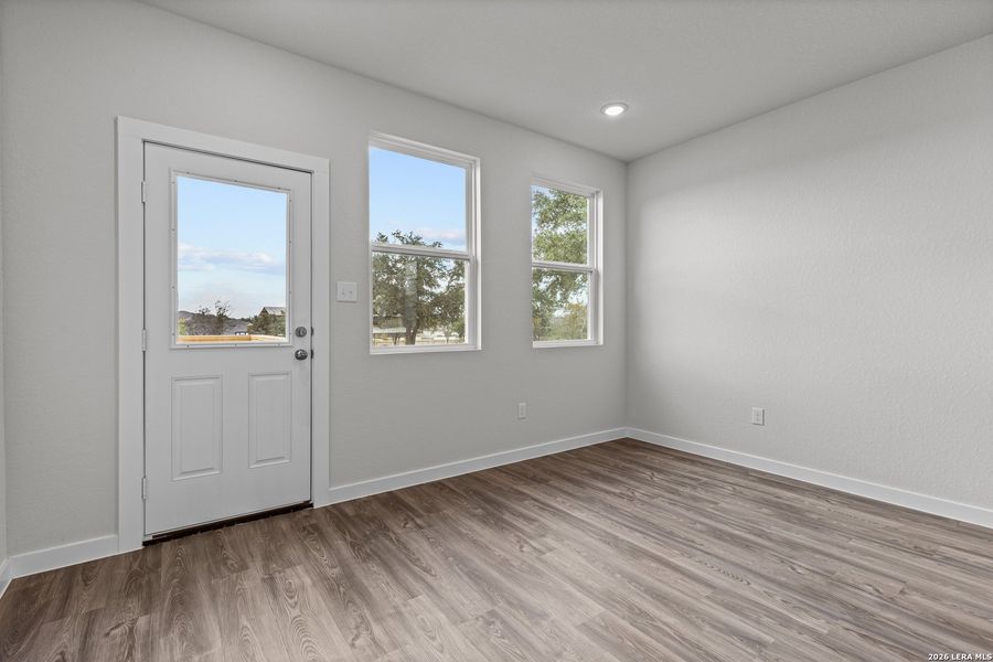 Spacious, unfurnished interior of a new home in Mesa Vista, San Antonio (Image 15).