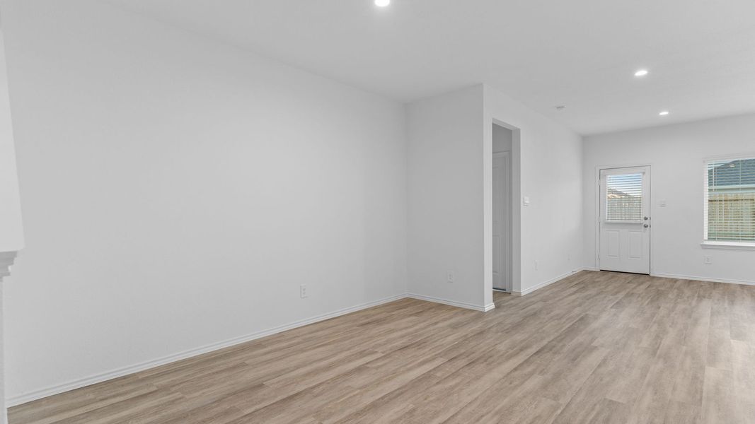 Spacious, unfurnished interior of a new home in Tamarron, Fulshear (Image 19).