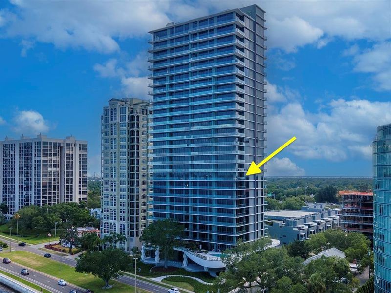 Condo located in Tampa, FL showcasing its design and architecture (Image 4). Condo located in Tampa, FL showcasing its design and architecture (Image 4).