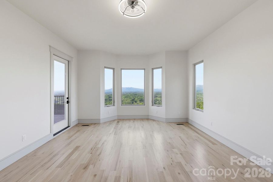 Spacious, unfurnished interior of a new home in , Lake Lure (Image 27).